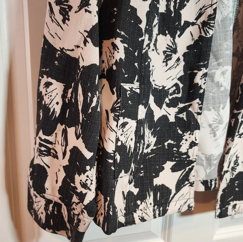 Sag Harbor Black And White Floral Open Front Jacket Size 12